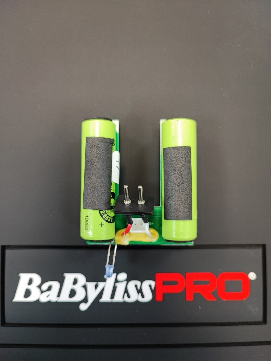 Repuesto original de baterías y circuito para la afeitadora Babyliss Pro FXFS2 en cualquiera de sus colores. Recambio Babyliss circuito + baterias afeitadora fxrf2
